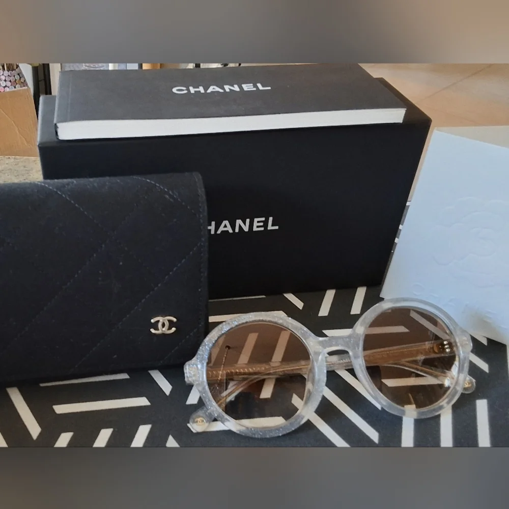 CHANEL Clear glitter shimmer Round Frame Sunglasses with Gray Lenses - Picture 11 of 11